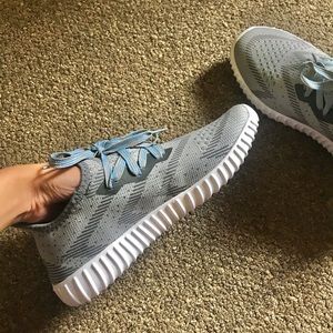 YHOON Light Gray Sports Sneakers